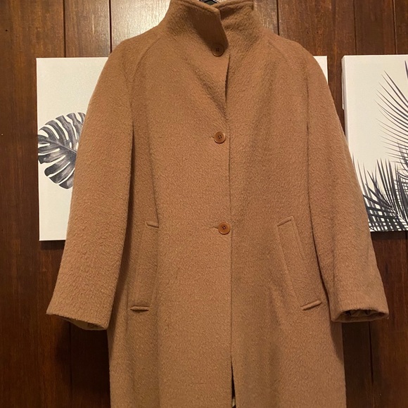 A brown coat - Picture 1 of 1
